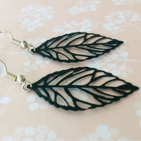 ⭐️ 5 for $25 ⭐️ Black leaf skeleton earrings NWT - new, arrive carded & packaged - Picture 3 of 4